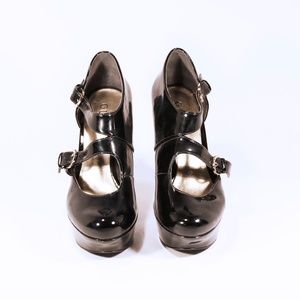 GUESS Pumps- US Size  7. Black Patent leather.
